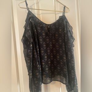 Arizona brand juniors XL cold shoulder long sleeve top